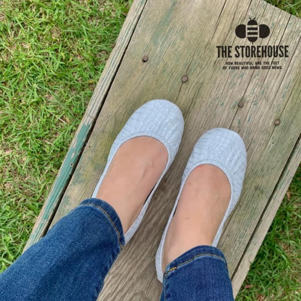 Storehouse Flats (White Gator Print)